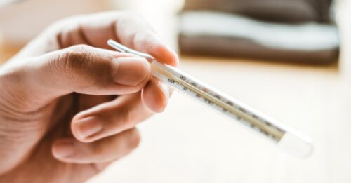 Quel alliage non dangereux pour la santé a remplacé le mercure dans les thermomètres modernes ? 