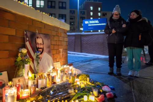Quel est le nom de l'infirmier américain décédé par arme à feu lors d'une manifestation contre les opérations anti-immigration de Donald Trump le 24 janvier 2026 ? 
