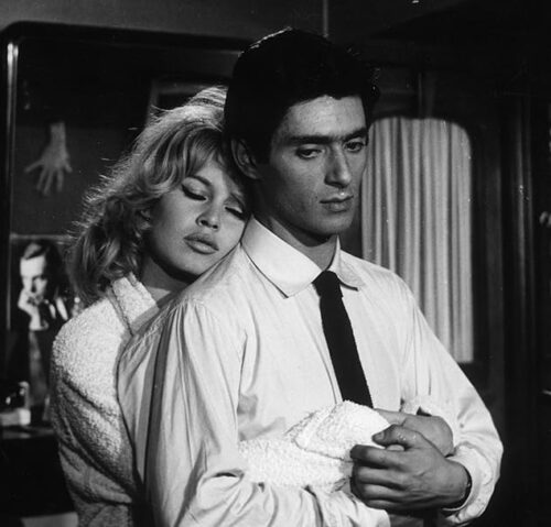 Dans quel film Brigitte Bardot incarne-t-elle une femme jugée pour le meurtre de son ancien amant ? 