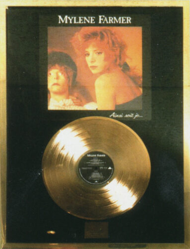 Mylène Farmer est la chanteuse française qui a vendu le plus de disques depuis les années 1980. Vrai ou faux ? 