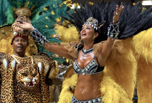 Quel genre musical est emblématique du Carnaval de Rio de Janeiro ? 