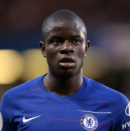 Quel est le nom de ce joueur de foot ? 