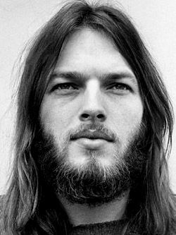 Au sein de quel groupe David Gilmour est-il un guitariste reconnu comme l’un des meilleurs au monde ? 