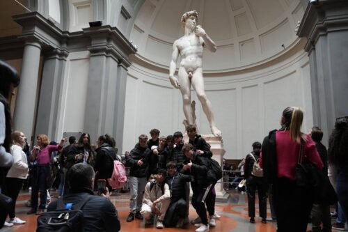 Quel artiste de la Renaissance est l’auteur de la sculpture David ? 