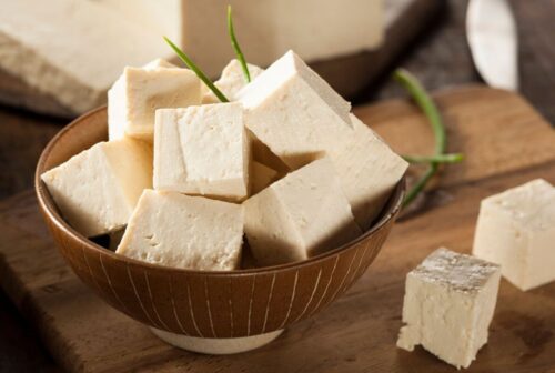 À partir que quel aliment est fabriqué le tofu, aliment important de la gastronomie chinoise ? 