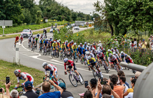 Quel journal sportif a créé la course du Tour de France en 1903 ? 