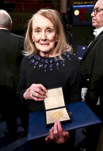 Annie Ernaux a été la première femme française à obtenir le prix Nobel de littérature. Vrai ou faux ? 