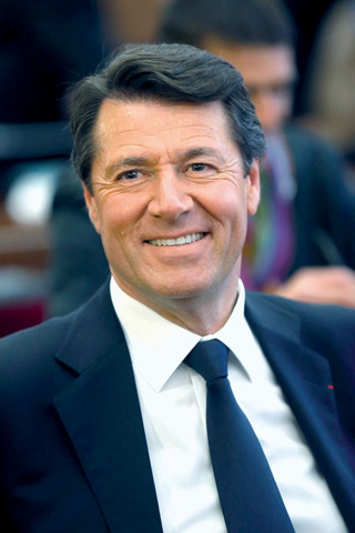 De quelle commune Christian Estrosi a-t-il été élu maire en 2008 et 2017 ? 