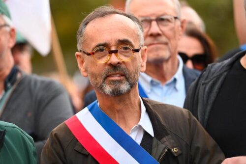 Dans quelle ville du sud de la France, l’ancien cofondateur de Reporters sans Frontières Robert Ménard a-t-il été élu maire en 2014 ? 