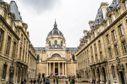 Qui était Robert de Sorbon qui a donné son nom à un quartier de Paris ? 