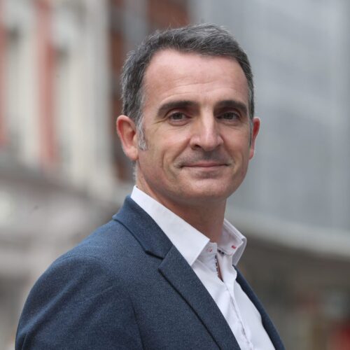 Dans quelle ville le maire Éric Piolle, sous étiquette Europe Écologie Les Verts, a-t-il été élu maire en 2014 et 2020 ? 