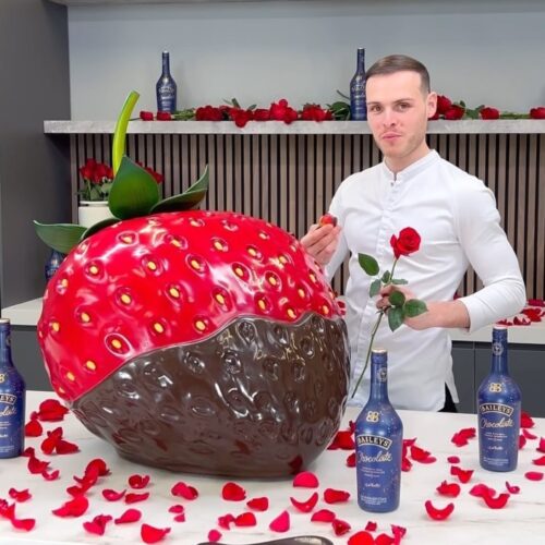 Quel est le nom de ce sculpteur chocolatier star des réseaux sociaux ? 