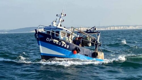 Un bateau est souvent équipé de brise-lames. Vrai ou faux ? 