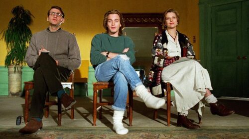 À quel réalisateur britannique doit-on en 1994 le thriller et la comédie noire “Petits meurtres entre amis” avec Ewan McGregor ? 