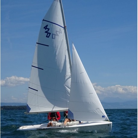 Quel est le nom de la voile triangulaire à l’avant d’un bateau ? 