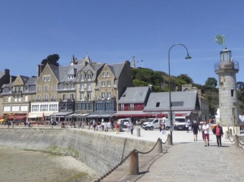 Quelle est la spécialité de la ville de Cancale en Ille-et-Vilaine et région Bretagne ? 