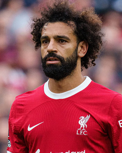 Quel est le nom de ce célèbre joueur de football ? 