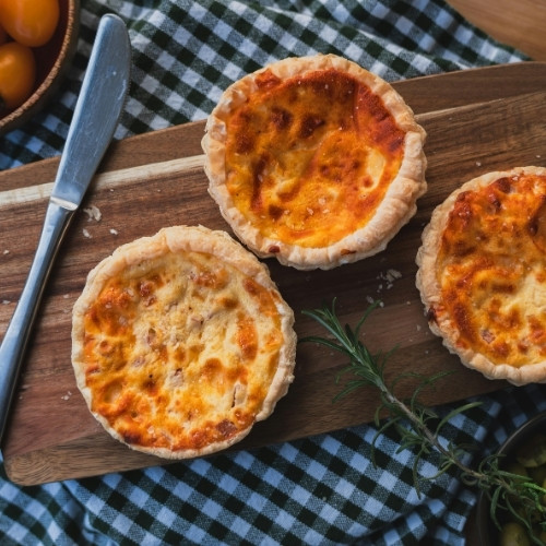 Dans sa recette traditionnelle, la quiche lorraine est une recette préparée sans fromage. Vrai ou faux ? 