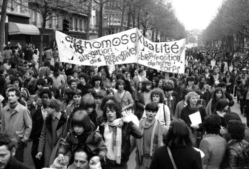 L'homosexualité a été définitivement dépénalisée en France sous la présidence de Valéry Giscard d'Estaing. Vrai ou faux ? 