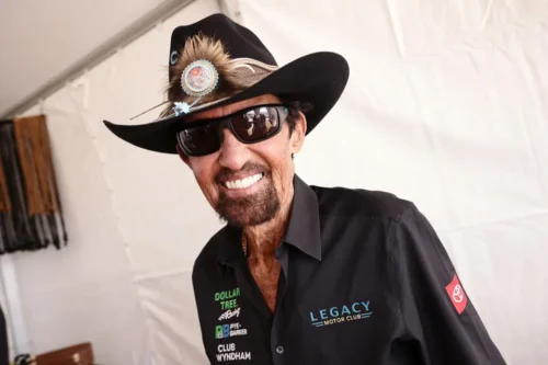 De quelle compétition automobile l’américain Richard Petty est-il une légende ? 