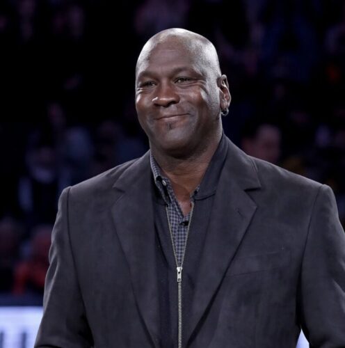 Dans quel club de basket la star Michael Jordan a-t-il fait carrière dans les années 90 ? 