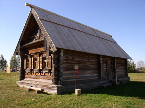 Quel mot de 4 lettres désigne l'habitation traditionnelle des paysans russes avec des rondins de bois ? 