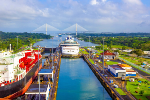 Quel pays a rétrocédé le canal de Panama au Panama en 1999 ? 