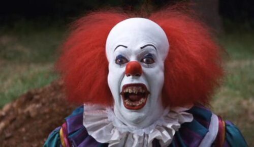 Quel acteur a donné vie au clown Grippe-Sous dans une mini-série culte de 1990 “Ça : Il est revenu” ? 