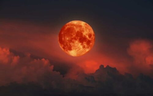 Une éclipse lunaire a été observée en France en août 1999. Vrai ou faux ? 