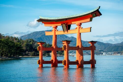 Quelle religion est associée à ces portes qu’on retrouve dans tout le Japon ? 
