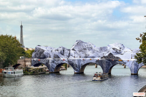 À quel artiste doit-on l'installation artistique nommée La caverne sur le Pont Neuf à Paris en mai 2026 ? 