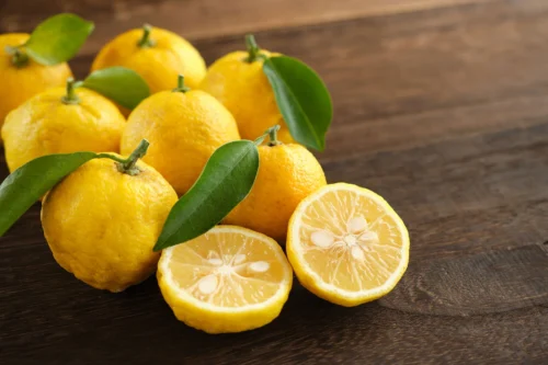 Quel mot commençant par un Y est une variété de citron originaire d'Asie ? 
