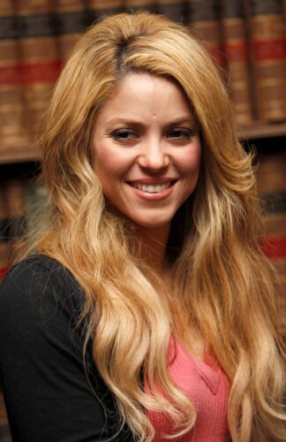 Quel tube de Shakira est chanté en 2006 en featuring avec l’artiste haïtien Wyclef Jean ? 