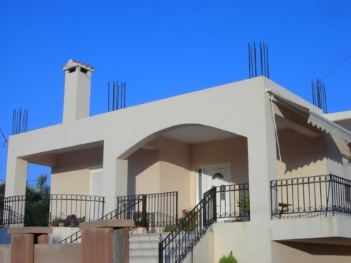 Pourquoi certains Grecs avaient-ils tendance à ne jamais terminer la construction de leur maison ? 