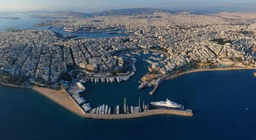 Quel est le nom du port principal de la ville d’Athènes en Grèce ? 