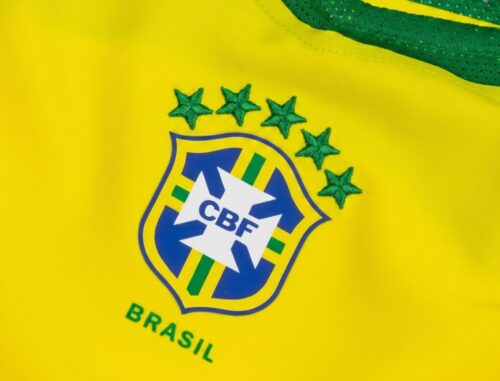 En quelle année le Brésil a-t-il remporté son cinquième sacre de champion du monde de football ? 