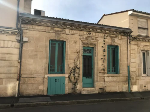 Quel est le nom de ce type de maison typique de la ville de Bordeaux et des communes périphériques ? 