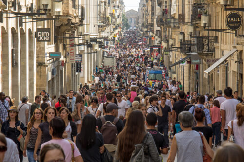 Dans quelle ville française se trouve la rue Sainte-Catherine, la rue piétonne la plus longue d’Europe ? 