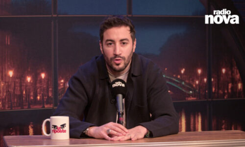 Quel est le nom de cet humoriste français, animateur de l’émission de radio La Riposte sur Radio Nova ? 