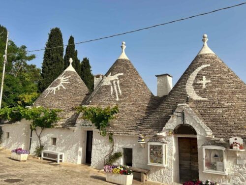 Dans quel pays méditerranéen trouve-t-on ces maisons traditionnelles datées du XVIe siècle ? 