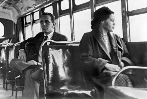 Quel est le nom de l'État américain commençant par un A connu comme le berceau du mouvement des droits civiques porté par Rosa Parks ? 