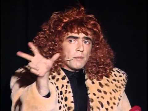Dans un célèbre sketch d’Eli Kakou, de quel produit fait-il la publicité ? 