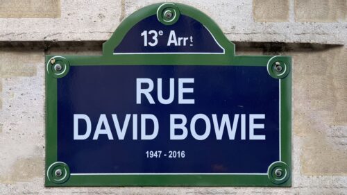 En France, une période d’attente de 5 ans minimum est nécessaire pour qu’une municipalité puisse librement nommer une rue avec le nom d’une personnalité décédée. Vrai ou faux ? 