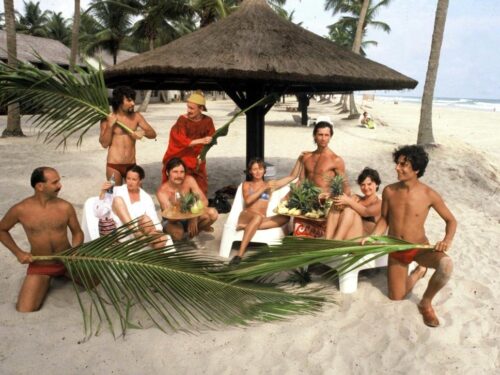 Où se déroule l’histoire du film “Les Bronzés” par la troupe du Splendid ? 