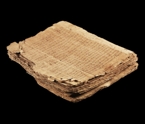 À partir de quoi les Égyptiens anciens ont-ils fabriqué le papyrus pour en faire un support d'écriture ? 