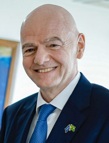 Quel est le nom de cet homme chauve, président de la FIFA à partir de 2016 ? 