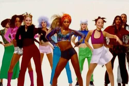 En quelle année la chanson Macarena devient-elle le tube de l’été en France et n°1 des ventes ? 
