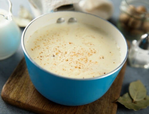 Quelle noix commençant par un M vient aromatiser la sauce béchamel ? 