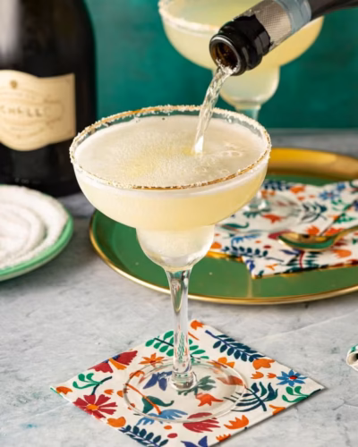Avec le sucre de quelle plante la recette traditionnelle de la tequila est-elle élaborée ? 