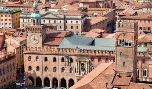 Quelle ville italienne possède une université créée en 1088 et considérée comme la plus ancienne du monde occidental ? 